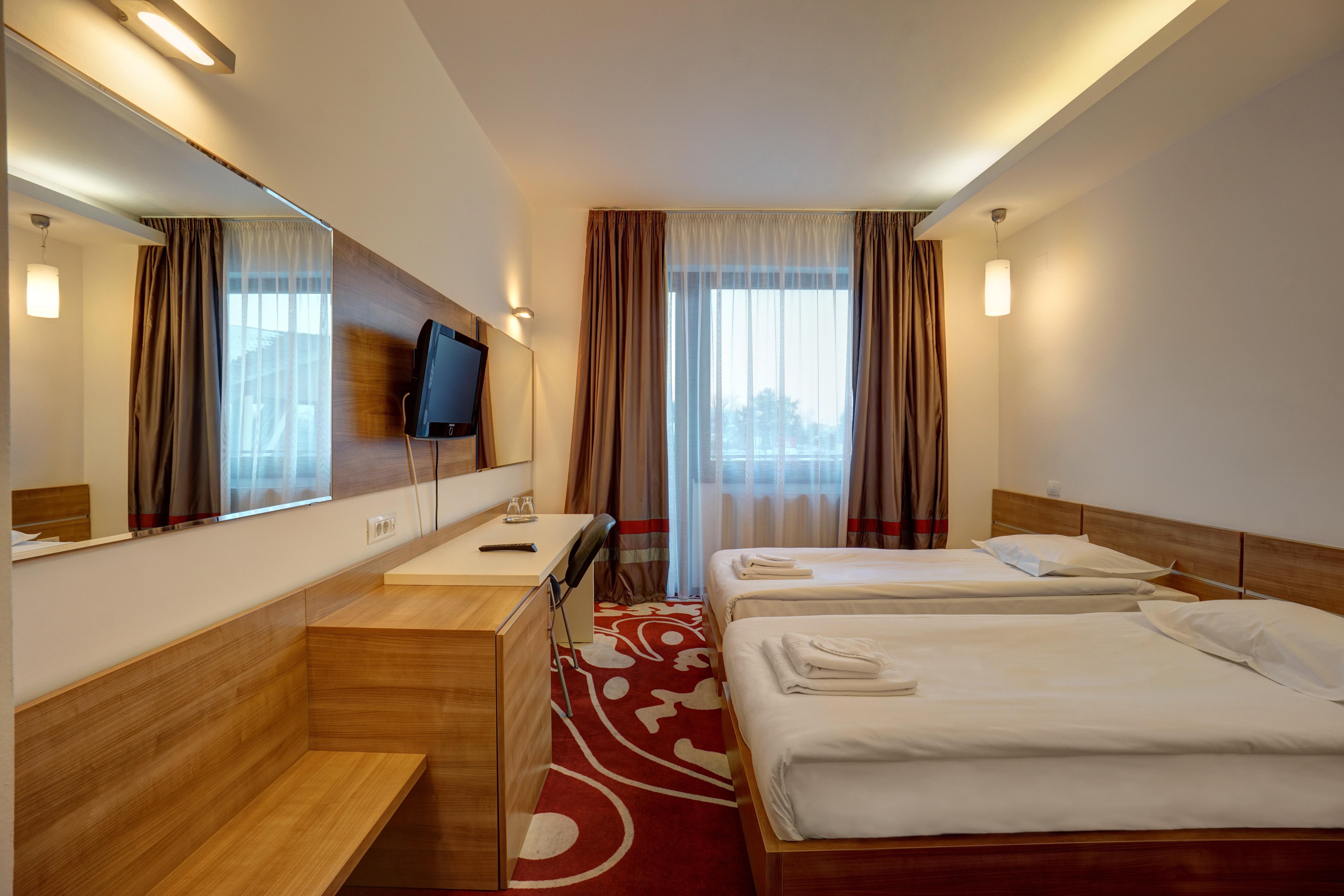 Hotel Ave Lux Săcele Exteriör bild