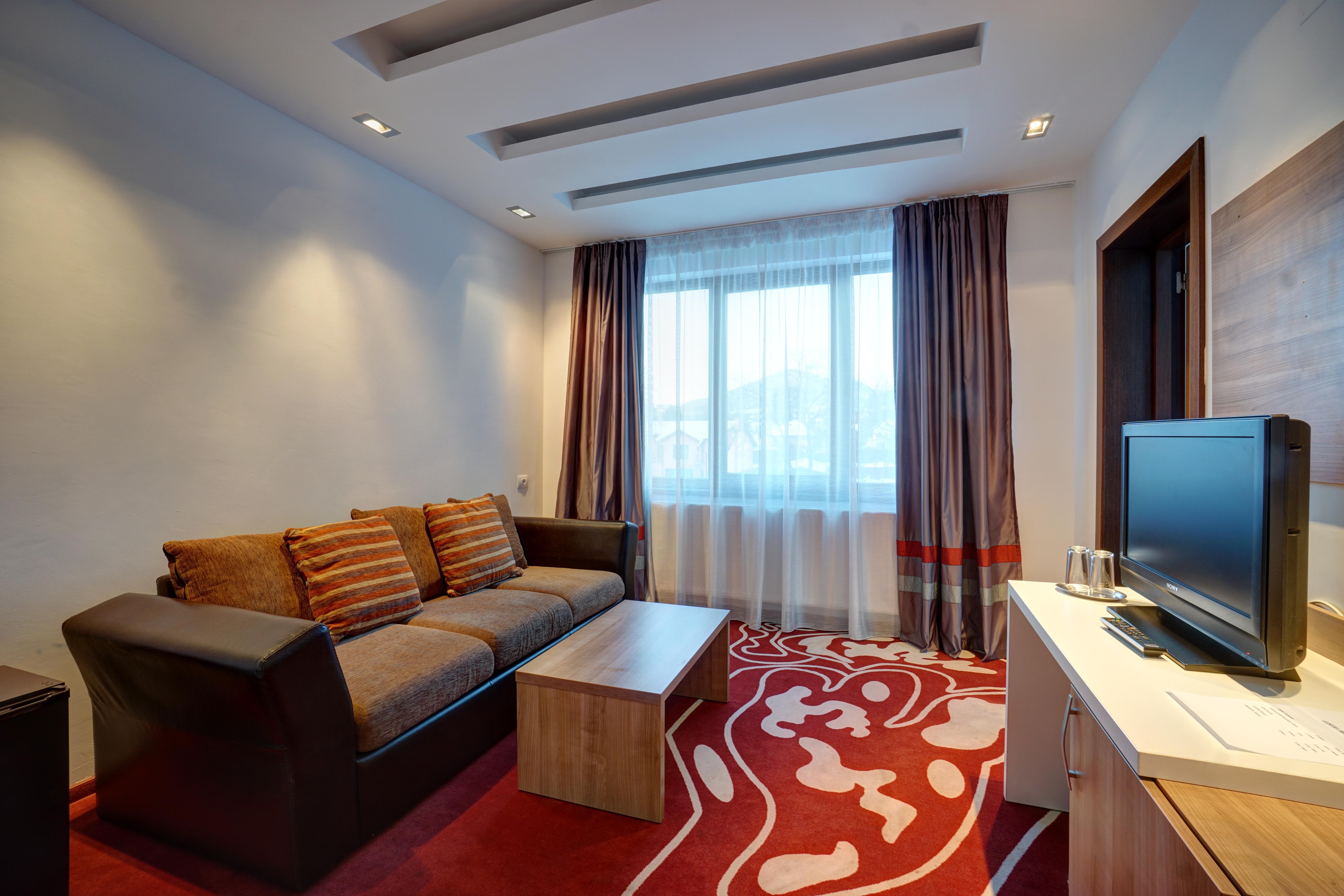 Hotel Ave Lux Săcele Exteriör bild