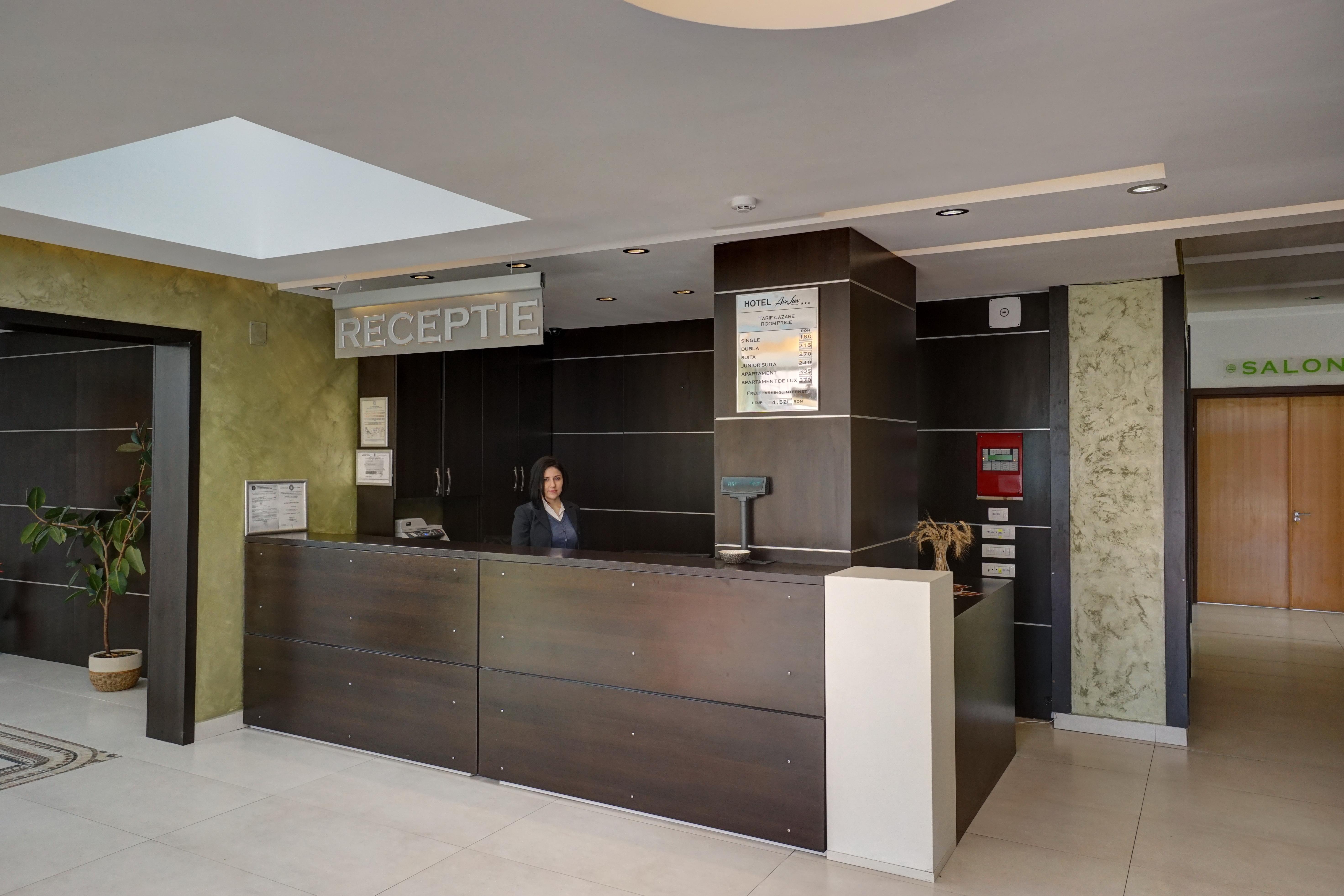 Hotel Ave Lux Săcele Exteriör bild