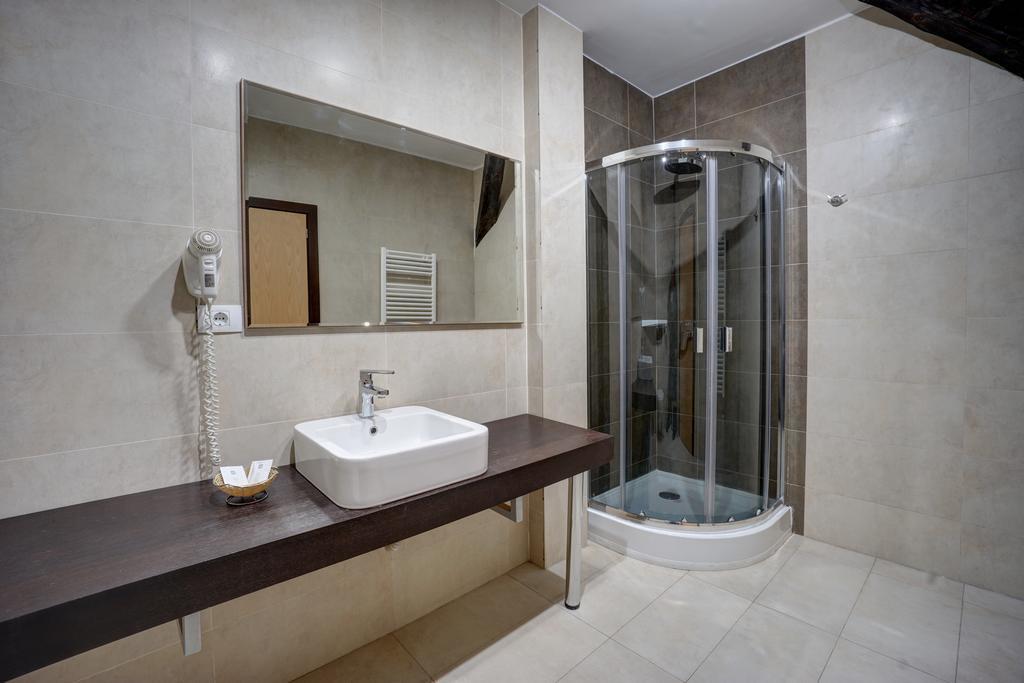 Hotel Ave Lux Săcele Exteriör bild