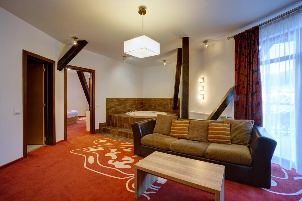 Hotel Ave Lux Săcele Exteriör bild